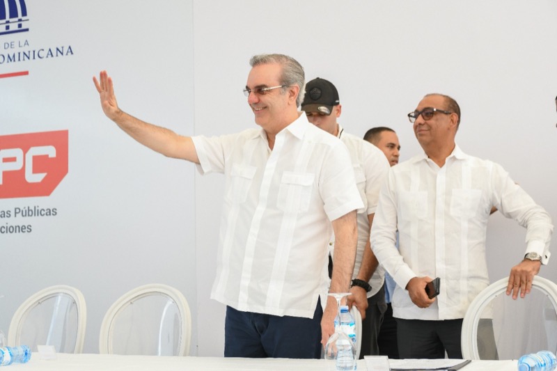 Dir. Ejecutivo de CONAPE acompaña al Presidente Luis Abinader en recorrido por Puerto Plata 