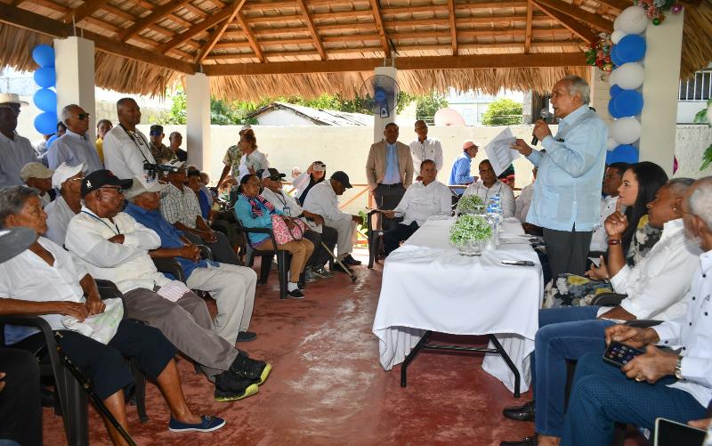 CONAPE dio al Centro de Atención para Adultos Mayores Wilfredo Medina un autobús año 2023