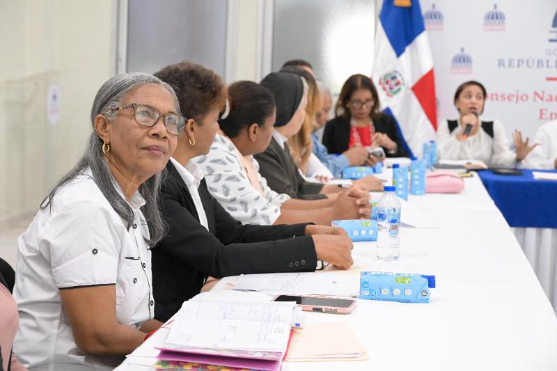 Director Ejecutivo de CONAPE realizó una reunión con los directores de centros