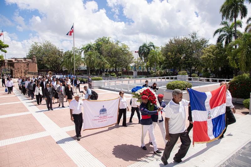 CONAPE depositó ofrenda floral en el Altar de la Patria