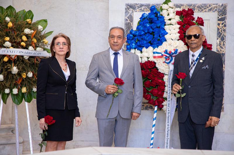 CONAPE depositó ofrenda floral en el Altar de la Patria