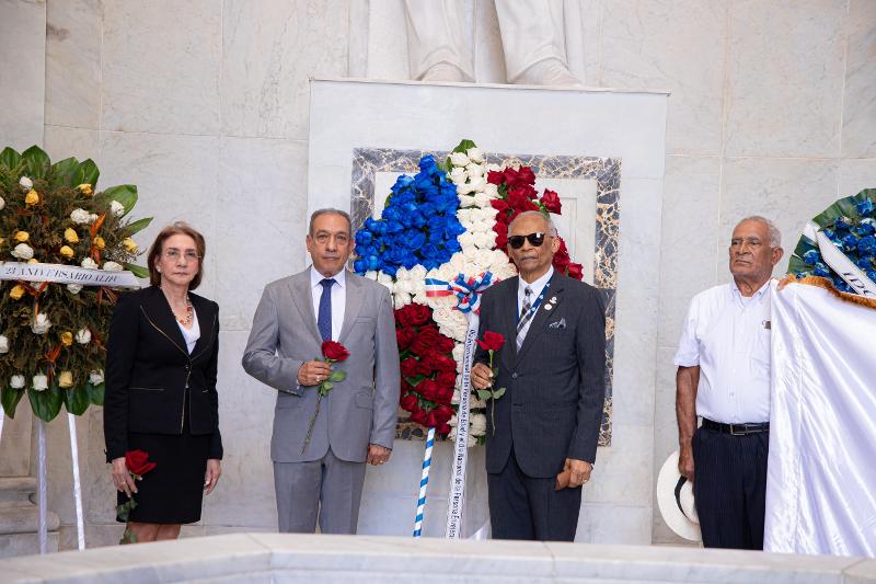 CONAPE depositó ofrenda floral en el Altar de la Patria