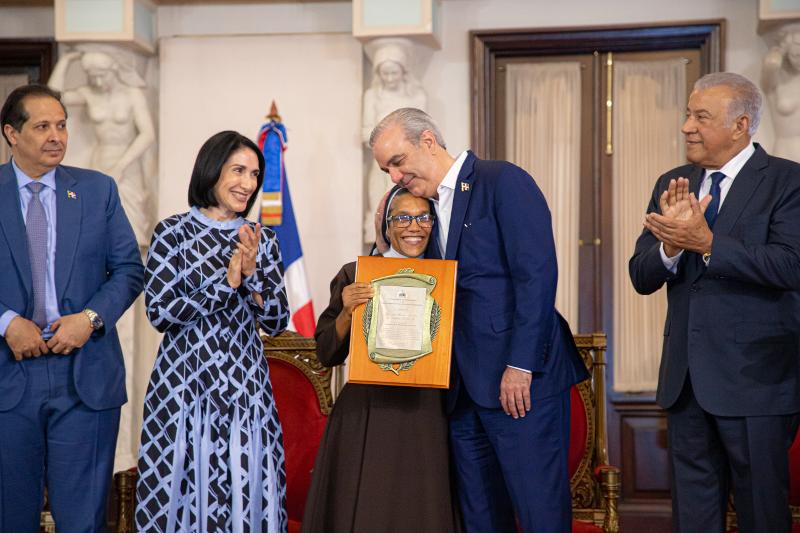 El Presidente Luis Abinader y CONAPE reconocen a nuestros adultos mayores 