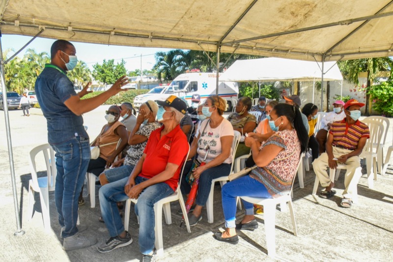 CONAPE asiste adultos mayores en Bonao