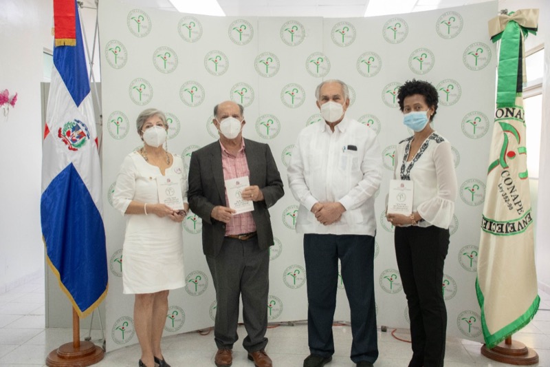 CONAPE firma convenio con la Asociación Dominicana de Alzheimer
