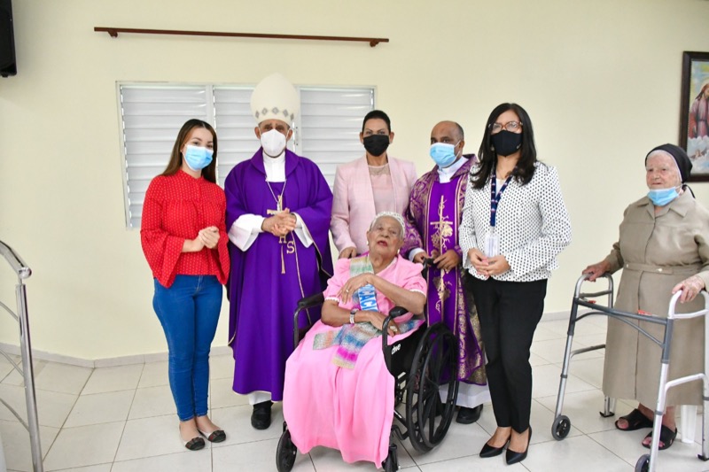 El CONAPE participa en la Semana de Fiesta en honor a los Adultos Mayores de Moca 