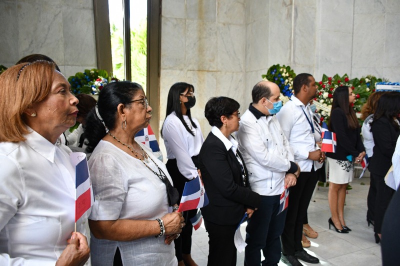 CONAPE acude al Altar de la Patria a honrar a Duarte, Sánchez y Mella