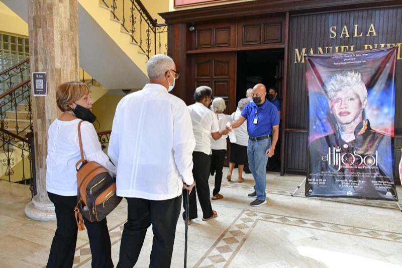 CONAPE canalizo visita de adultos mayores a Bellas Artes para ver obra teatral