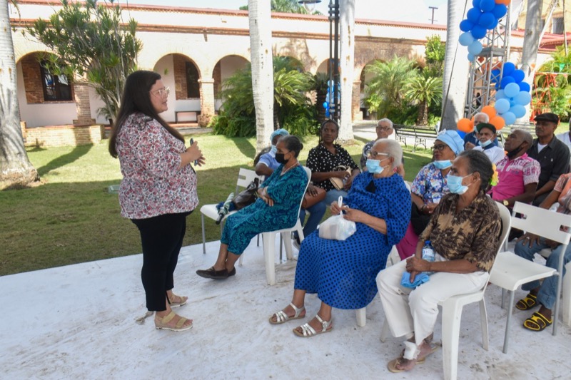 CONAPE realiza visita con Adultos Mayores al Museo Trampolin