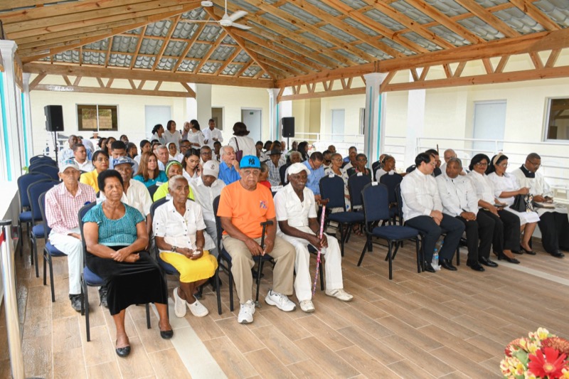 El Presidente, el Obispo de Barahona y el Director Ejecutivo de Conape, inauguran hogar permanente