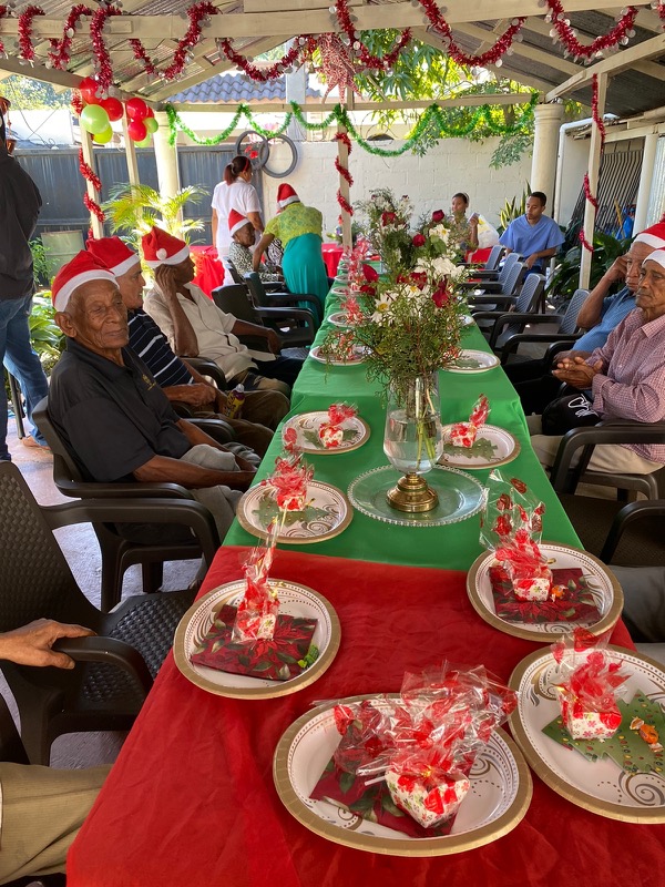 CONAPE celebra la navidad con adultos mayores en centros diurnos