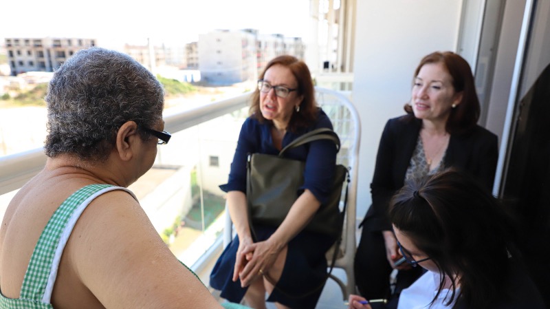 CONAPE visita junto a la señora Claudia Mahler al Programa Familia de Cariño en Ciudad Juan Bosch