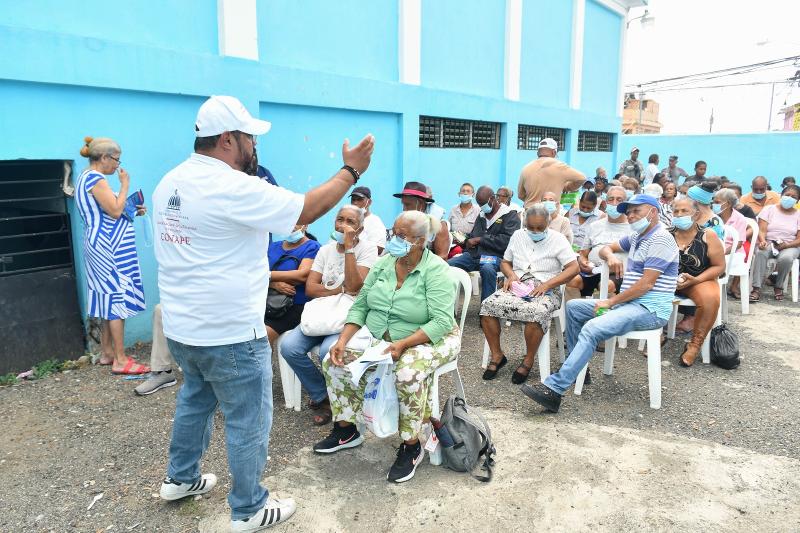 CONAPE y URBE realizan operativo de Inclusión Social en residencial Domingo Savio