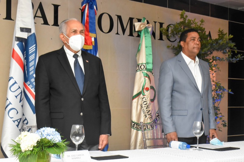 El CONAPE firmó un convenio con la Liga Municipal Dominicana