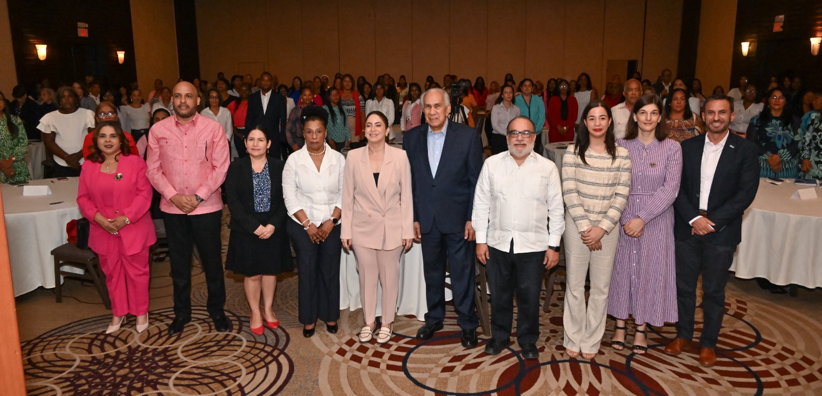 Programa Supérate y CONAPE presentan  egresados del piloto Comunidades de Cuidados