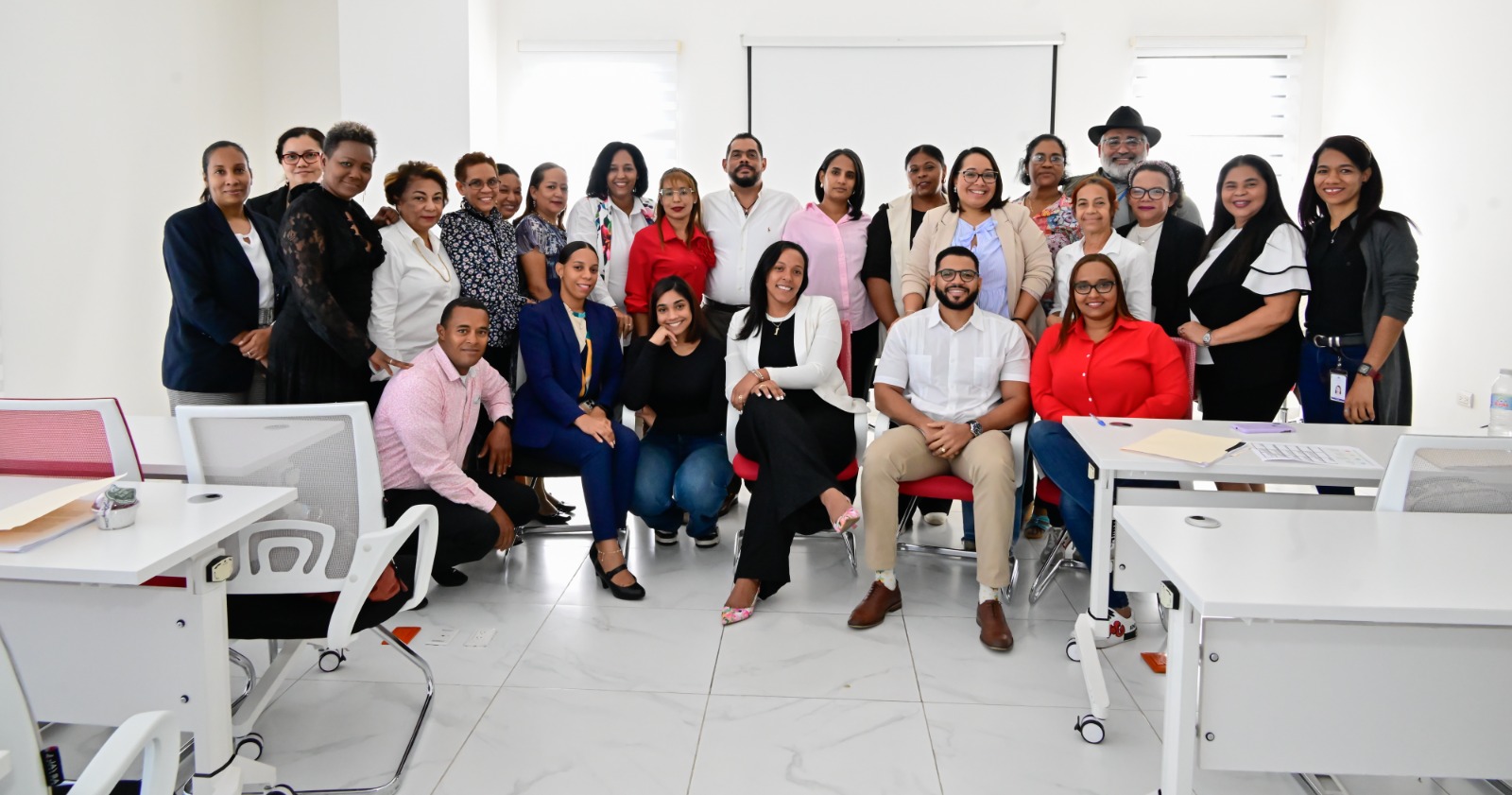 CONAPE capacita a profesionales de la salud para fortalecer la atención mental a los adultos mayores