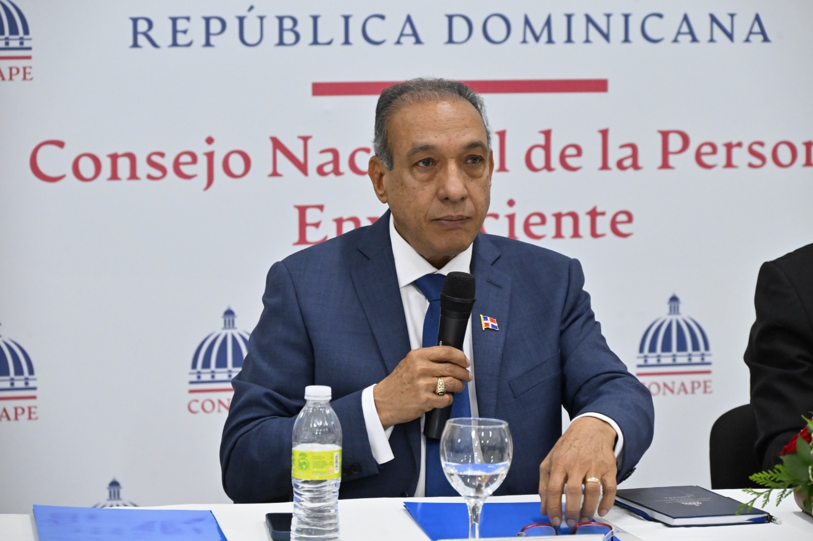 CONAPE interviene caso de adultos mayores en condiciones de vulnerabilidad en los alrededores del Hospital Moscoso Puello