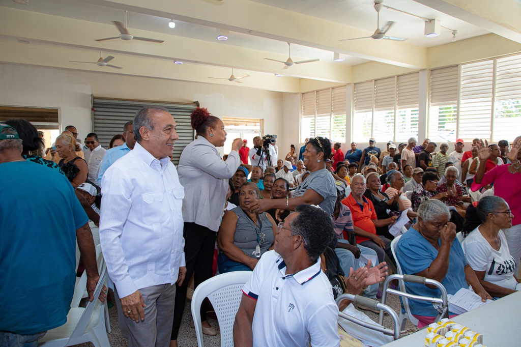 CONAPE impacta a cerca de 300 adultos mayores en Oviedo con 1,123 servicios integrales