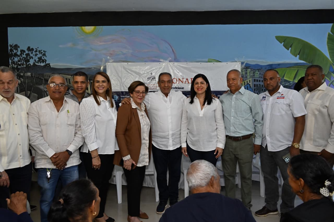 Director Ejecutivo del CONAPE coordina con autoridades locales construcción de hogares de día