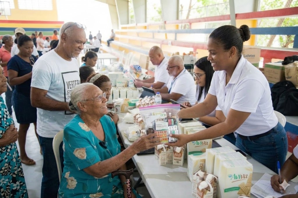 “Nos sentimos tomados en cuenta”: adultos mayores agradecen jornada de inclusión social de CONAPE en Villa Jaragua