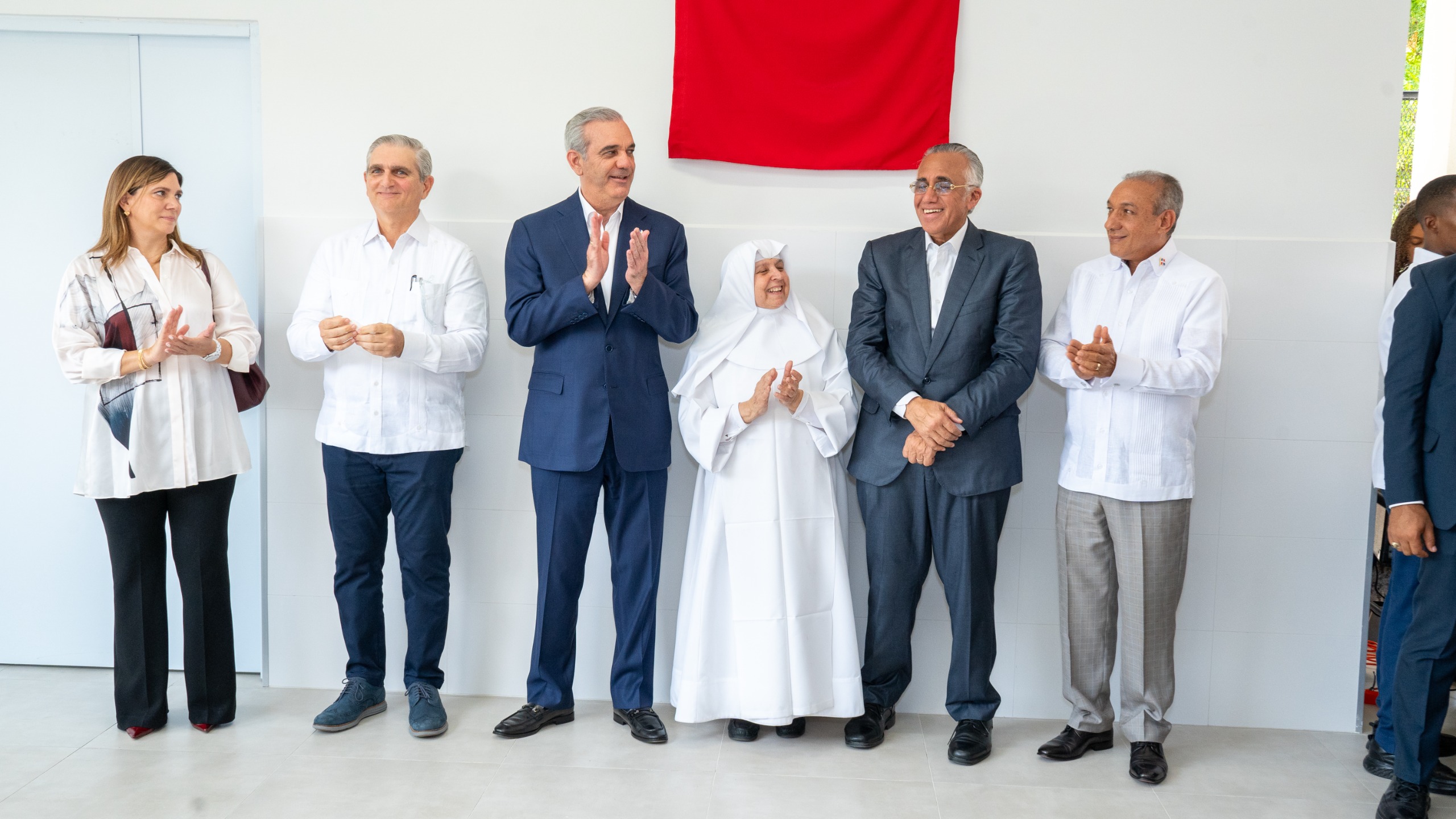 Presidente Abinader, acompañado por el director ejecutivo del CONAPE, encabeza inauguración de áreas remodeladas en Hogar de Ancianos San Francisco de Asís