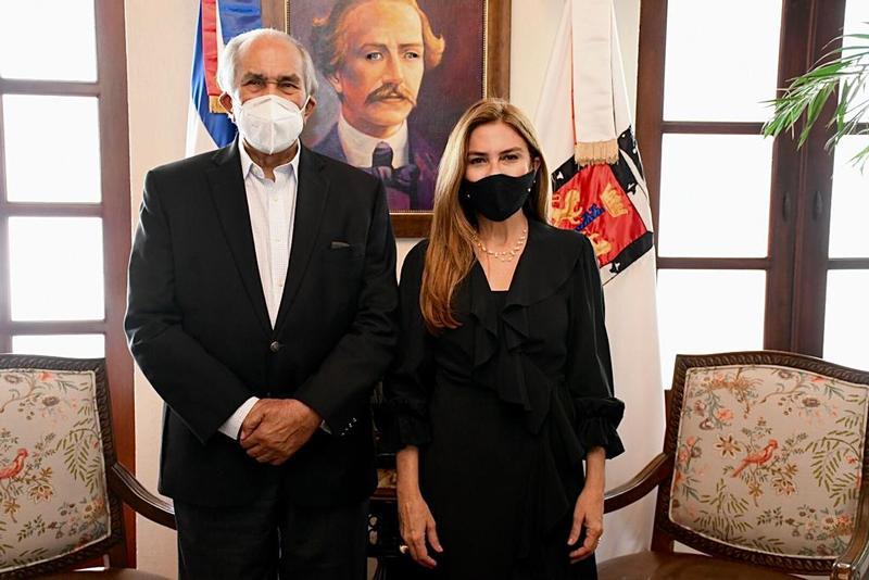 Director Ejecutivo de CONAPE visita Alcaldesa de Santo Domingo